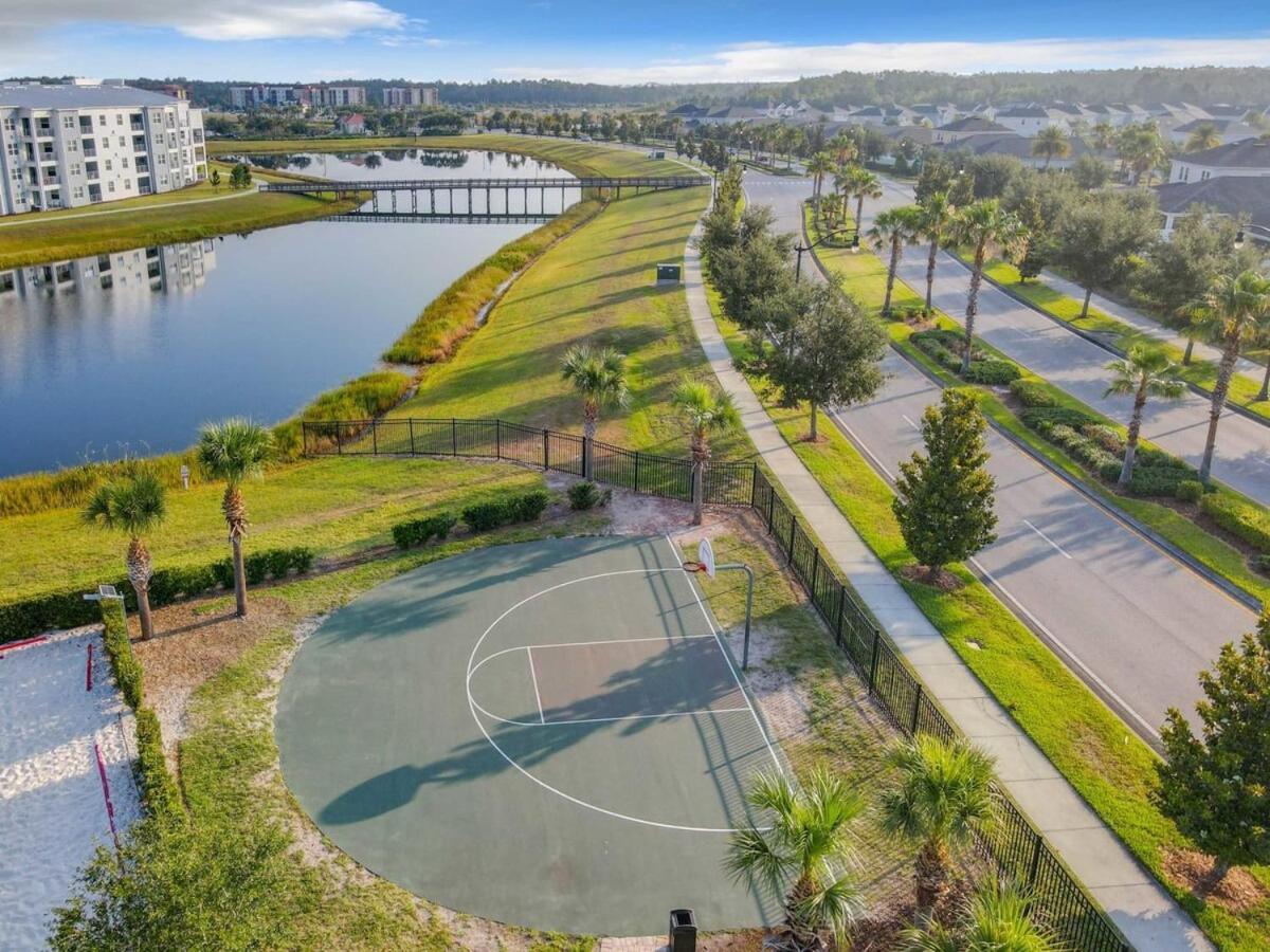 Terrific Thematic Lakeview 2b With 2 Clubhouses Holiday home
