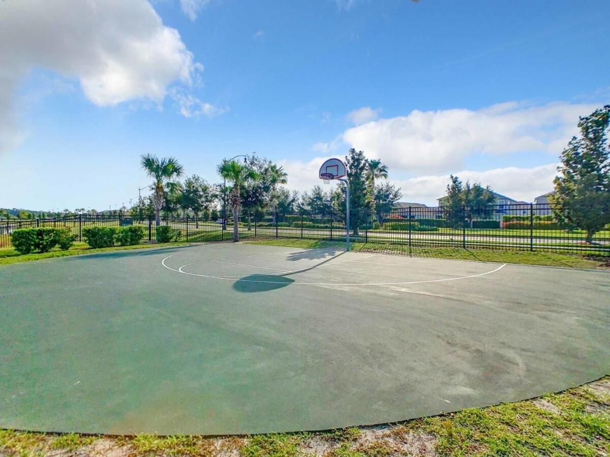 Terrific Thematic Lakeview 2b With 2 Clubhouses Holiday home