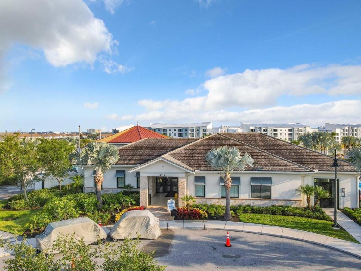 Terrific Thematic Lakeview 2b With 2 Clubhouses * Kissimmee
