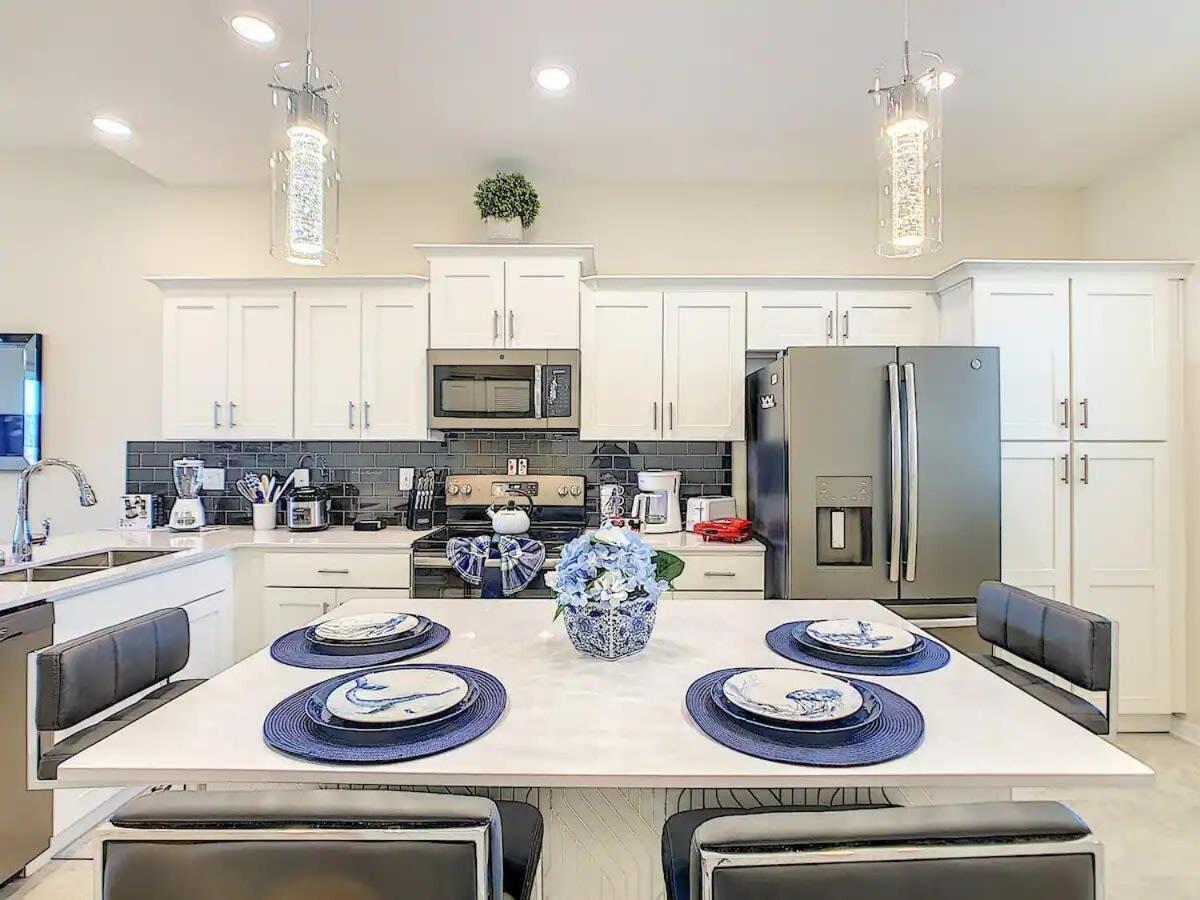 Terrific Thematic Lakeview 2b With 2 Clubhouses Holiday home *
